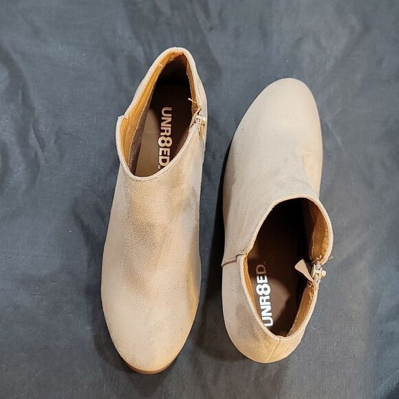 UNR8ED SIDE ZIPPER +ROUND TOE ANKLE BOOTIE - Picture 7 of 15